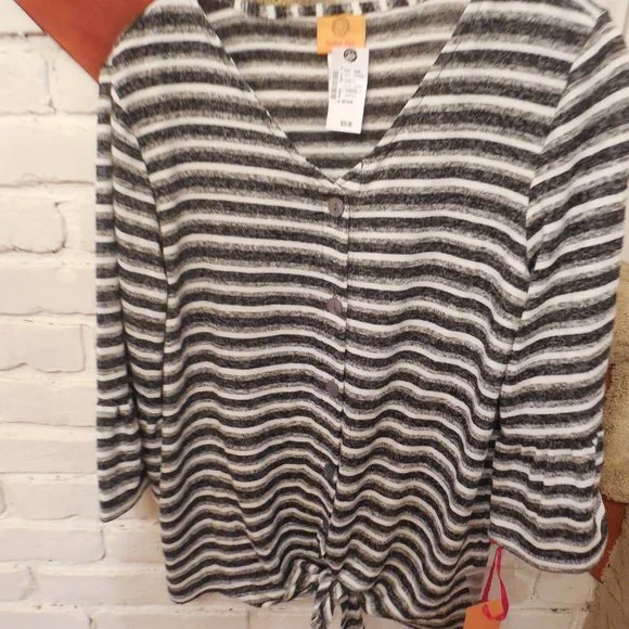 Ruby Rd Top - Picture 1 of 3